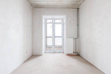 Dairenin içi gri renklerle süslenmemiş.