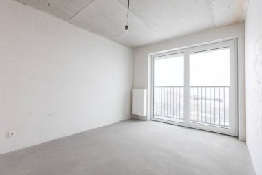 Dairenin içi gri renklerle süslenmemiş.