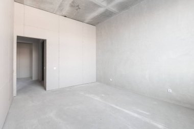 Dairenin içi gri renklerle süslenmemiş.