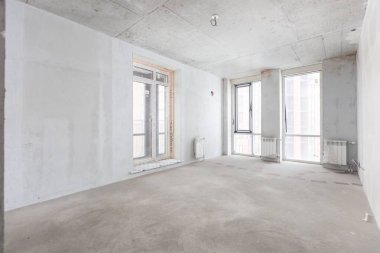 Dairenin içi gri renklerle süslenmemiş.