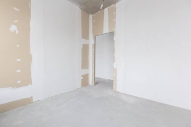 Dairenin içi gri renklerle süslenmemiş.