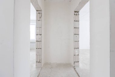 Dairenin içi gri renklerle süslenmemiş.