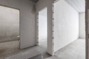 Dairenin içi gri renklerle süslenmemiş.