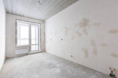 Dairenin içi gri renklerle süslenmemiş.