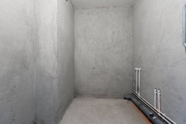 Dairenin içi gri renklerle süslenmemiş.