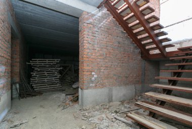 Dairenin içi gri renklerle süslenmemiş.