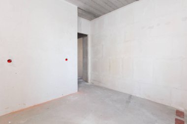 Dairenin içi gri renklerle süslenmemiş.