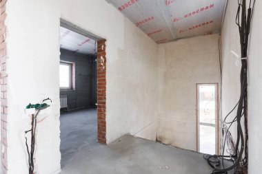 Dairenin içi gri renklerle süslenmemiş.