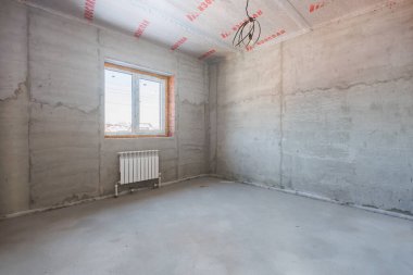 Dairenin içi gri renklerle süslenmemiş.