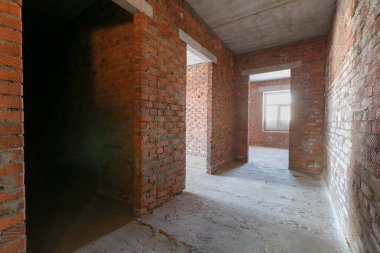 Dairenin içi gri renklerle süslenmemiş.