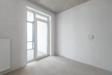 Dairenin içi gri renklerle süslenmemiş.