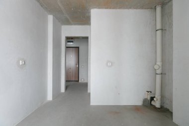 Dairenin içi gri renklerle süslenmemiş.