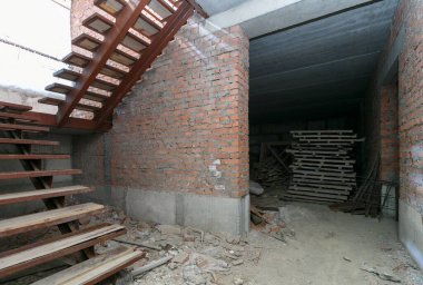 Dairenin içi gri renklerle süslenmemiş.