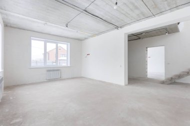 Dairenin içi gri renklerle süslenmemiş.