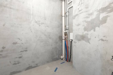 Dairenin içi gri renklerle süslenmemiş.