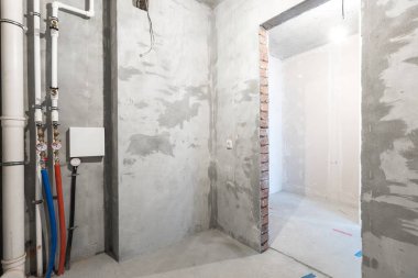 Dairenin içi gri renklerle süslenmemiş.