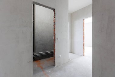 Dairenin içi gri renklerle süslenmemiş.