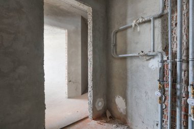 Dairenin içi gri renklerle süslenmemiş.