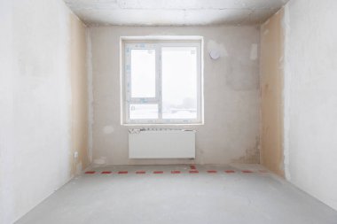 Dairenin içi gri renklerle süslenmemiş.