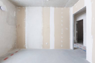 Dairenin içi gri renklerle süslenmemiş.