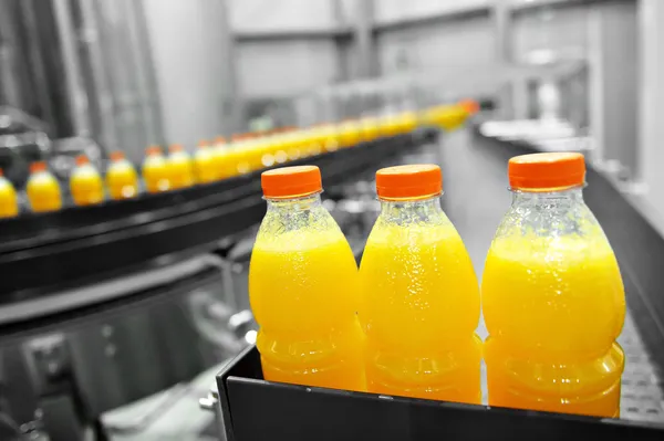Apelsinjuice fabriken Stockbild