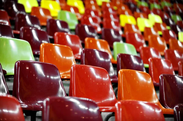 Assentos vazios do estádio à noite — Fotografia de Stock