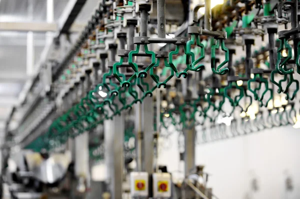 et işleme fabrikasında boş kanca