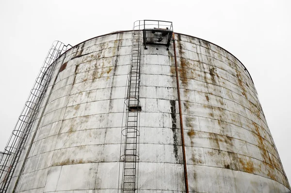 Industriële olie-opslagtank — Stockfoto