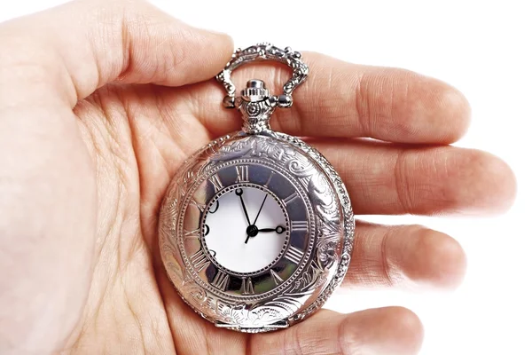 Hand mit alter Taschenuhr — Stockfoto