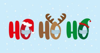 Ho Ho Ho - Noel tipografisi, Noel şapkalı yüz maskesi, boynuz ve elf şapkası. Tatil alıntısı, dekorasyon. Covid-19 salgınında Noel için komik bir tebrik kartı.. 