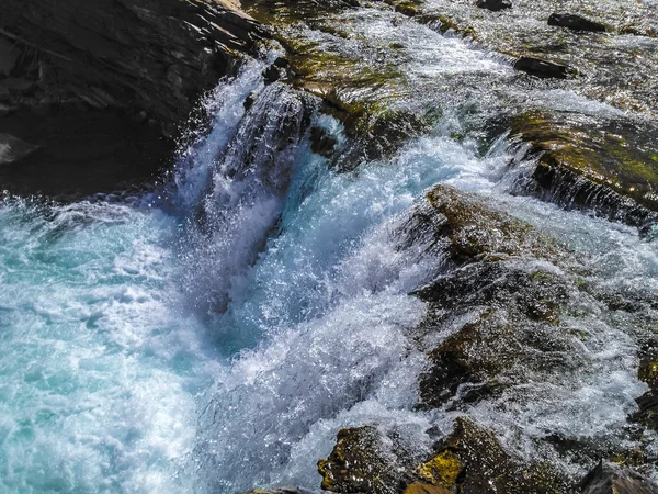 Rauschender Wasserfall — Stockfoto