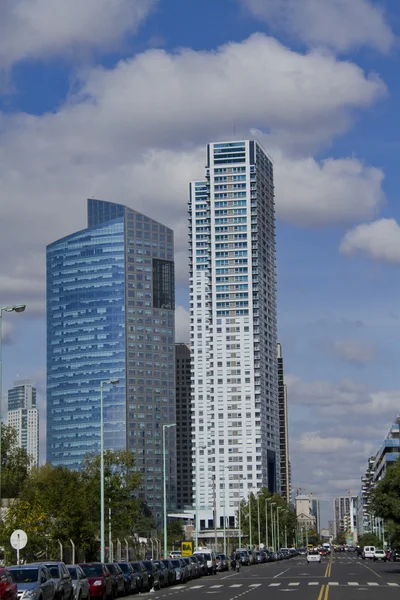 Edificios de oficinas y residenciales y de Puerto Madero en Buenos Aires — Foto de Stock