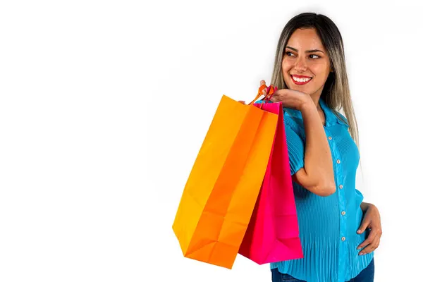 Mulher Bonita Olhando Para Espaço Vazio Com Expressão Feliz Sacos — Fotografia de Stock