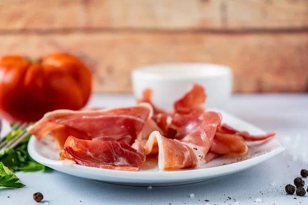 Raw Spanish Serrano Ham White Plate Table Organic Tomato Vegetables — Stock Photo, Image
