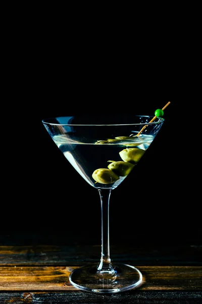 Elegant Dry Martini Glass Sprinkled Olives Black Background Copy Space — Stock Photo, Image