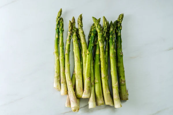Group Raw Green Asparagus Isolated White Background — Stock Photo, Image