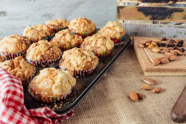 Une Plaque Pâtisserie Avec Délicieux Cupcakes Muffins Maison Fraîchement Cuits — Photo