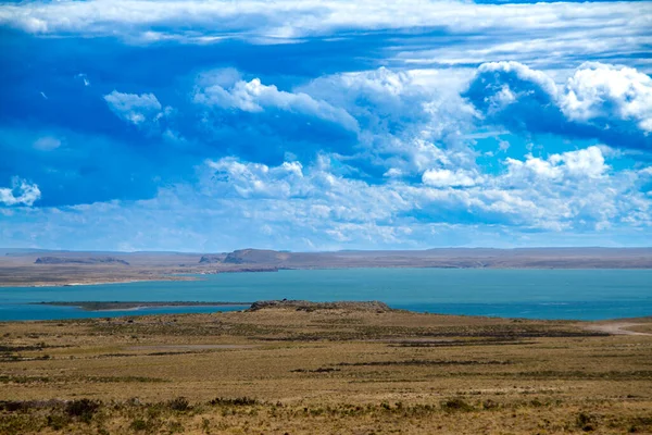 Красивый Пейзаж Степной Реки Патагонии Аргентина Которая Впадает Атлантический Океан — стоковое фото