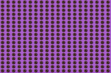 Mor bir yüzeyde mozaik bir donut düzeni..