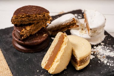 Arjantinli klasik alfajore 'ların üç farklı türü. Geleneksel yemek..