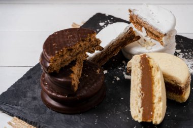 Arjantinli klasik alfajore 'ların üç farklı türü. Geleneksel yemek..