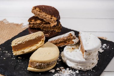 Arjantinli klasik alfajore 'ların üç farklı türü. Geleneksel yemek..