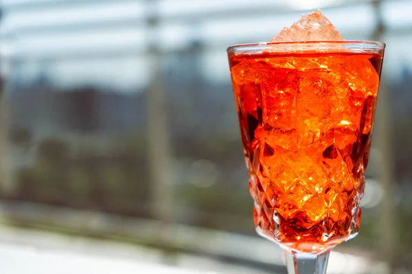 Gros Plan Verre Cocktail Rouge Exquis Vue Normale Orientation Horizontale — Photo