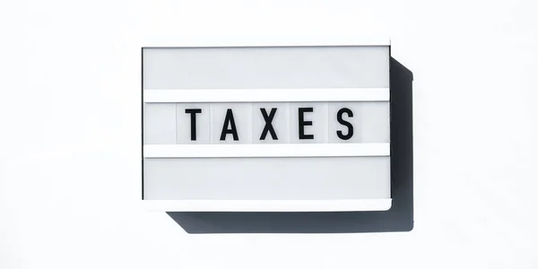 Lightbox Board Sobre Fundo Branco Com Palavras Taxes Letras Pretas — Fotografia de Stock