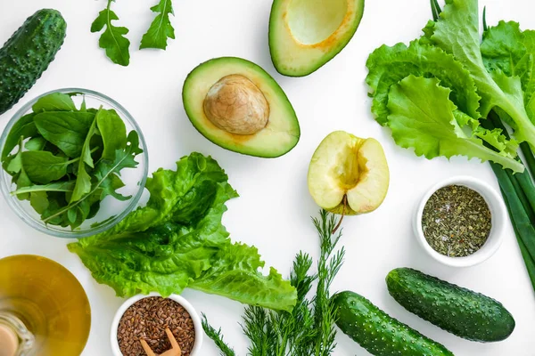Sağlıklı Beslenme Vejetaryen Yemekleri Pişirmek Yeşil Sebzelerle Çevrili Kesme Tahtası — Stok fotoğraf