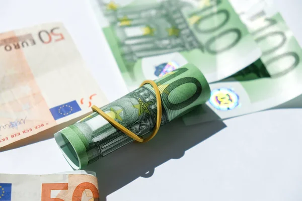Közel Euro Pénz Roll Eurobankjegy Készpénzt Állított Pénzneme Gumibankjegyekkel Gurítva — Stock Fotó
