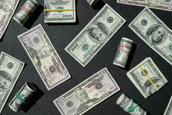 Amerikan dolarları yaratıcı planlardır. İş konsepti, gelişim perspektifi. Düz yatıyordu. Üst Manzara. Asgari yaratıcılık modeli. Zenginlik ve refah finansmanı iş bütçesi. Franklin.