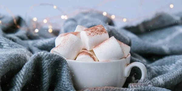 Adding Cacao Powder Top Hot Chocolate Marshmallows White Cup Sweater — Stock Photo, Image