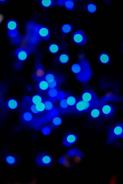 Luce Blu Bokeh Sfocata Dell Albero Natale Notte Sfondo Blu — Foto Stock