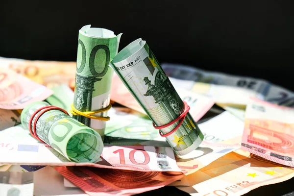 Detailní Záběr Euro Money Roll Bankovky Hotovosti Měna Válcované Gumovými — Stock fotografie